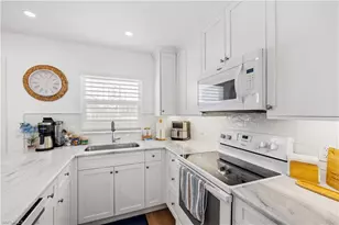 404 Broad Ave S, Naples, FL 34102 - Photo 2