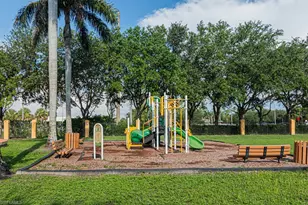 7918 Bristol Cir, Naples, FL 34120 - Photo 8