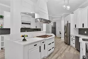 4075 1st Ave SW, Naples, FL 34119 - Photo 10