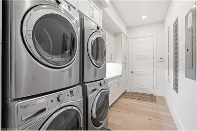 328 Sedgwick Ct, Naples, FL 34108 - Photo 36