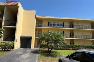 1085 Forest Lakes Dr, Naples, FL 34105 - Photo 2