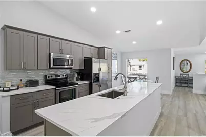 822 Gulf Pavilion Dr #201, Naples, FL 34108 - Photo 12