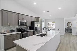 822 Gulf Pavilion Dr, Naples, FL 34108 - Photo 12