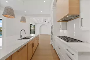 207 Monterey Dr, Naples, FL 34119 - Photo 10