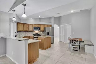 10631 Regent Cir, Naples, FL 34109 - Photo 4