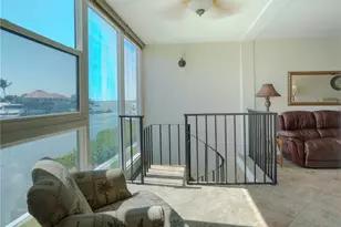 805 River Point Dr, Naples, FL 34102 - Photo 10