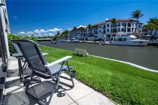 805 River Point Dr, Naples, FL 34102 - Photo 8