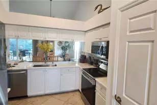 373 Fox Den Cir, Naples, FL 34104 - Photo 10