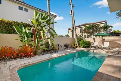 552 11th Ave S #4, Naples, FL 34102 - Photo 2