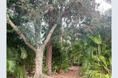 2251 Queens Way E, Naples, FL 34112 - Photo 4