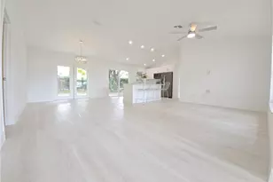 687 Grove Dr, Naples, FL 34120 - Photo 4