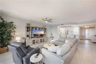 425 Cove Tower Dr, Naples, FL 34110 - Photo 4