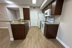 2226 Arbour Walk Cir, Naples, FL 34109 - Photo 6