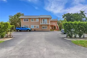 1195 Clam Ct, Naples, FL 34102 - Photo 2