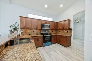 8700 Ibis Cove Cir, Naples, FL 34119 - Photo 4