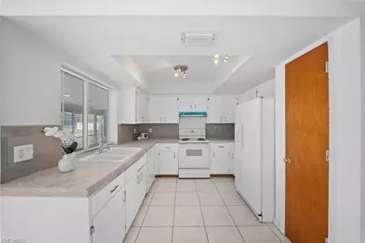 624 SE 35th St, Cape Coral, FL 33904 - Photo 2