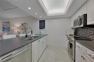 154 Cypress Way E, Naples, FL 34110 - Photo 4