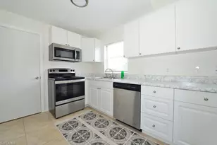 907 NE 10th Terrace, Cape Coral, FL 33909 - Photo 4