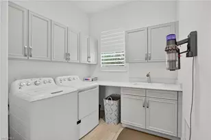 8062 Signature Club Cir, Naples, FL 34113 - Photo 30