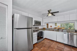 3021 Sandpiper Bay Cir, Naples, FL 34112 - Photo 6