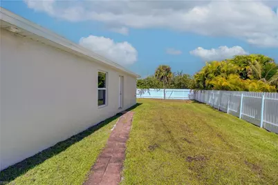 2017 NE 39th Ter, Cape Coral, FL 33909 - Photo 12