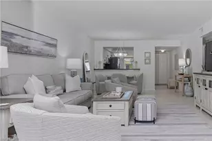 1001 Foxfire Ln, Naples, FL 34104 - Photo 10