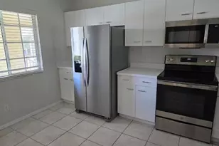 7725 Jewel Ln, Naples, FL 34109 - Photo 16