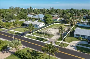 1257 22nd Ave N, Naples, FL 34103 - Photo 4