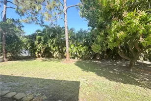 8137 Pelican Rd, Fort Myers, FL 33967 - Photo 22