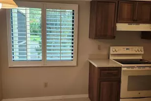 221 Fox Glen Dr, Naples, FL 34104 - Photo 4