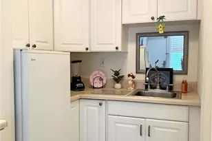 2555 Tamiami Trl N, Naples, FL 34103 - Photo 12