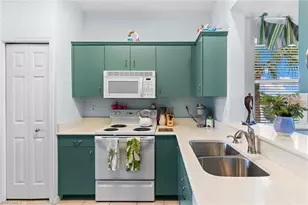 2335 Carrington Ct, Naples, FL 34109 - Photo 6