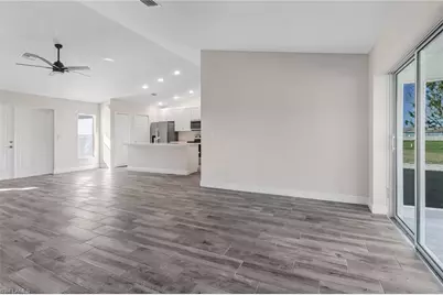 1121 Jacaranda Pkwy E, Cape Coral, FL 33909 - Photo 8