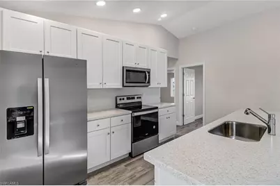 1121 Jacaranda Pkwy E, Cape Coral, FL 33909 - Photo 4