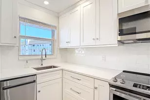 180 Turtle Lake Ct, Naples, FL 34105 - Photo 8