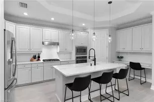 2926 Aviamar Cir, Naples, FL 34114 - Photo 4