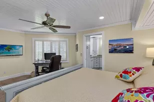 625 Beachwalk Cir, Naples, FL 34108 - Photo 10