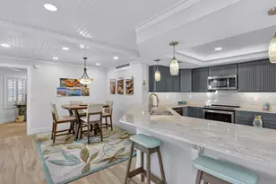 625 Beachwalk Cir, Naples, FL 34108 - Photo 2