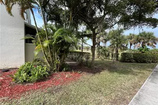 884 Hampton Cir, Naples, FL 34105 - Photo 26