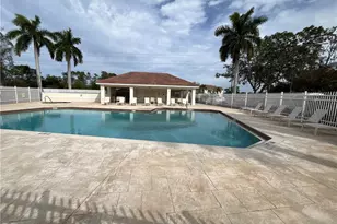 884 Hampton Cir, Naples, FL 34105 - Photo 22