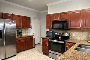 884 Hampton Cir, Naples, FL 34105 - Photo 8