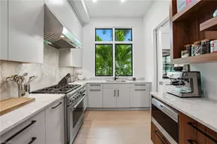 264 8th Ave S, Naples, FL 34102 - Photo 12