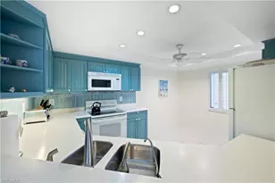 565 Beachwalk Cir, Naples, FL 34108 - Photo 10