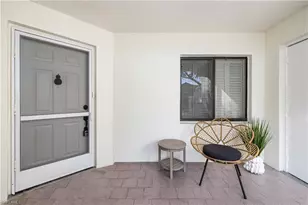 565 Beachwalk Cir, Naples, FL 34108 - Photo 18