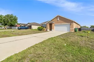 1111 SW 41st Terrace, Cape Coral, FL 33914 - Photo 2