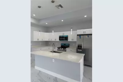 2232 Kean Ct, Naples, FL 34117 - Photo 4