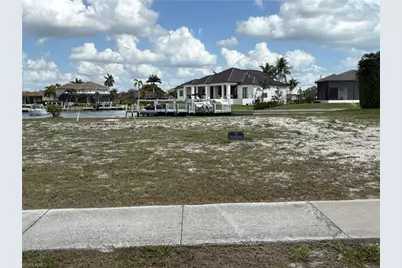 137 Greenview St, Marco Island, FL 34145 - Photo 1
