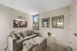 10562 Gulf Shore Dr, Naples, FL 34108 - Photo 4