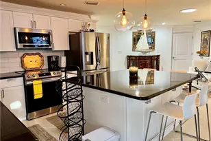 283 Cypress Way W, Naples, FL 34110 - Photo 2