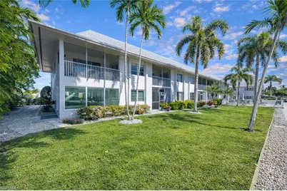 1686 Blue Point Ave #B5, Naples, FL 34102 - Photo 2